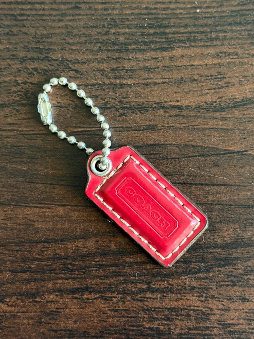Coach red leather hantag